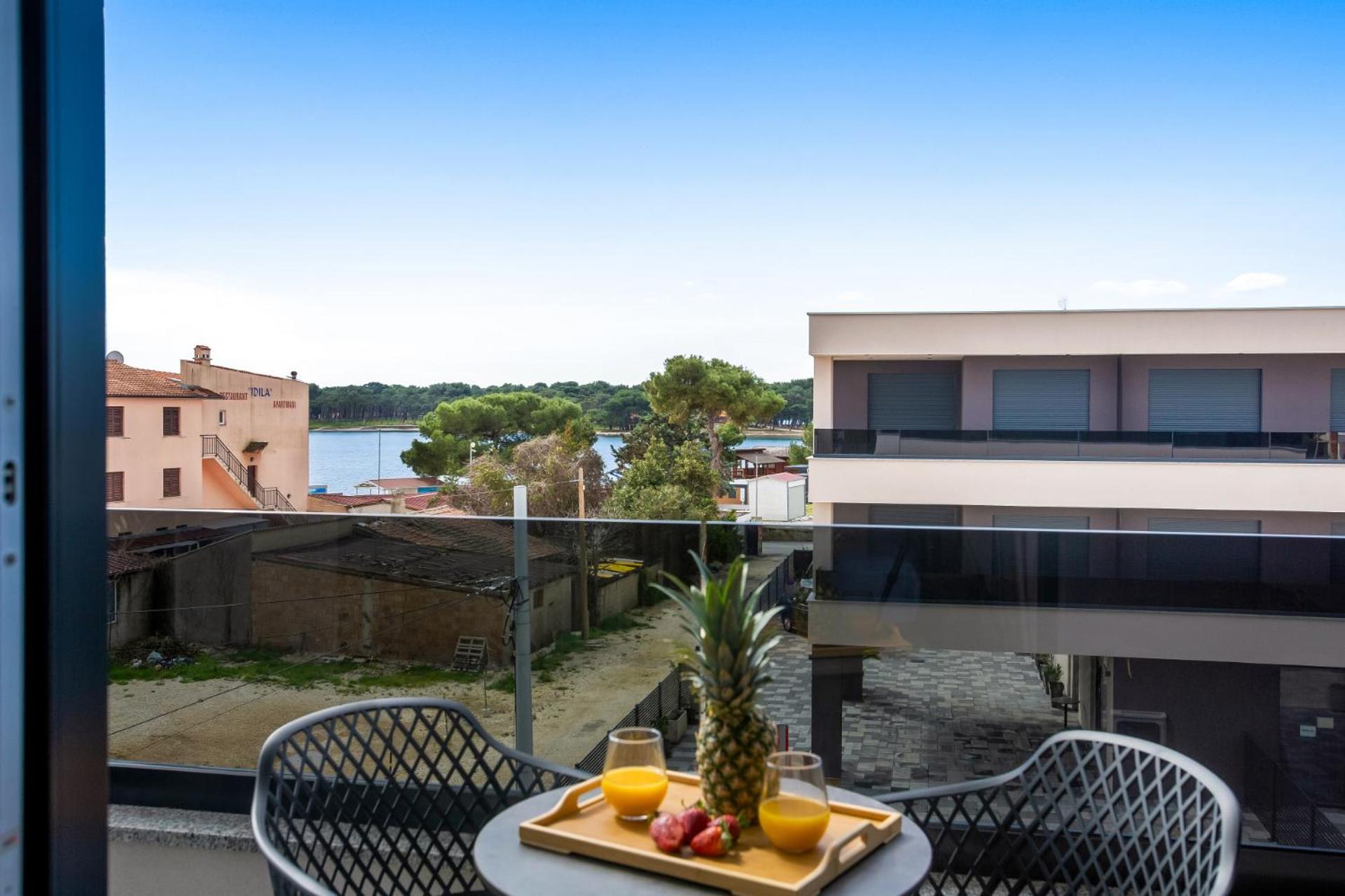 Fly Rooms Medulin - 50M From The Beach - New 2024 Room photo