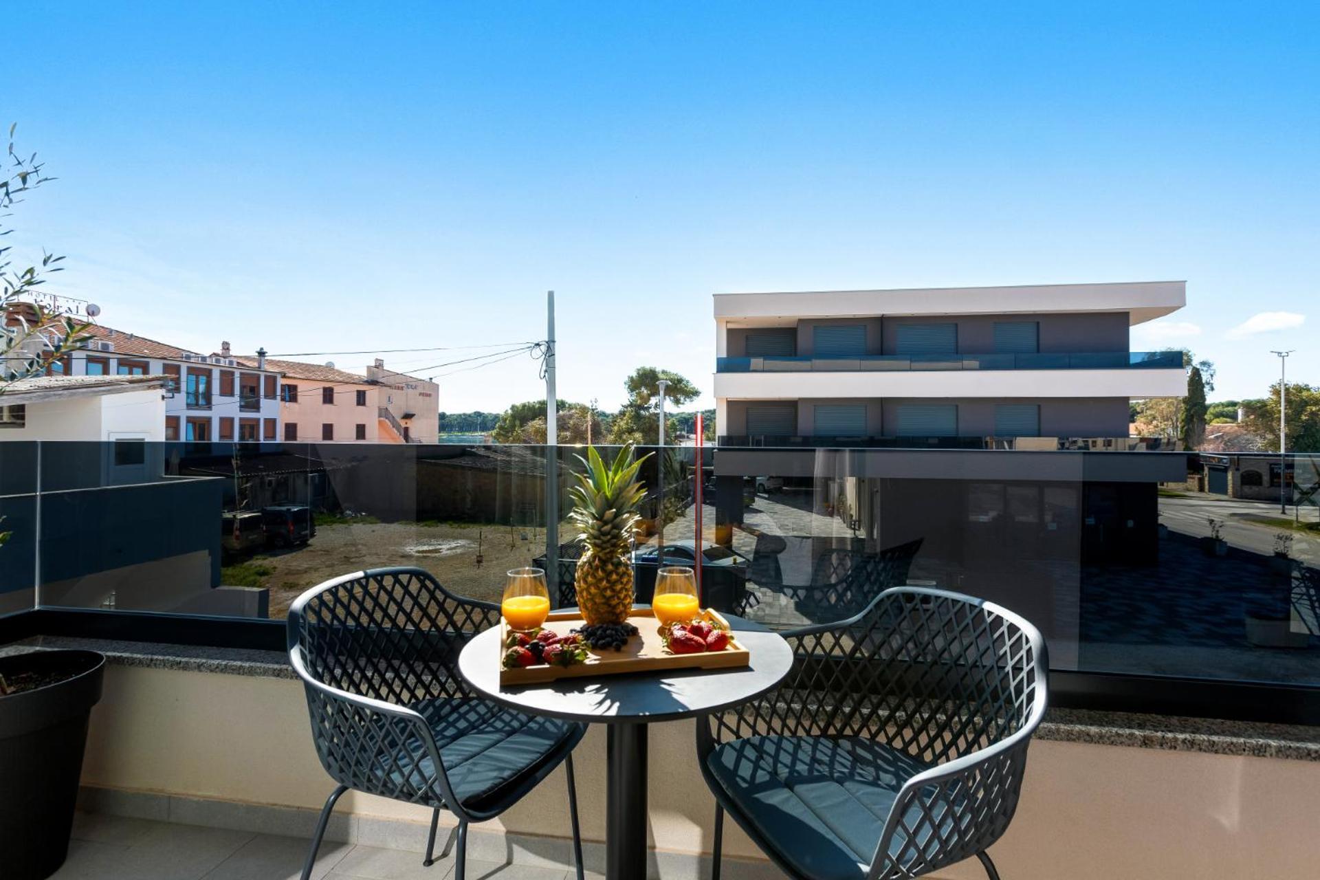 Fly Rooms Medulin - 50M From The Beach - New 2024 Room photo